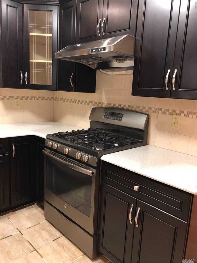 Foto del edificio - 212-18 43rd Ave