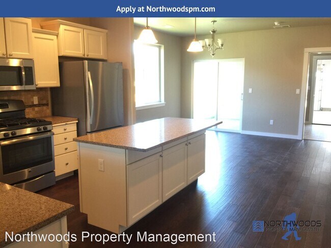 Building Photo - 3 br, 2 bath House - 1467 Spring St.