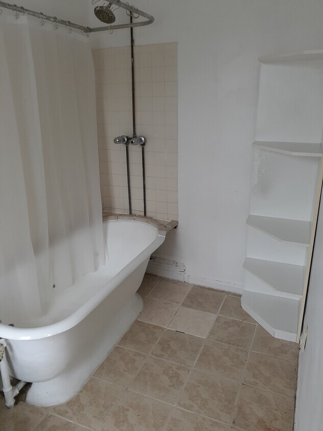 Primary Photo - 1363 Dean St