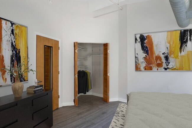 Foto del edificio - St. Clair Lofts