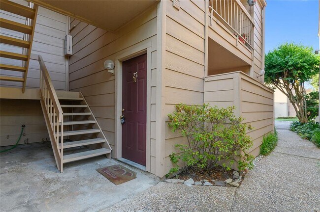 Building Photo - 2125 Augusta Dr