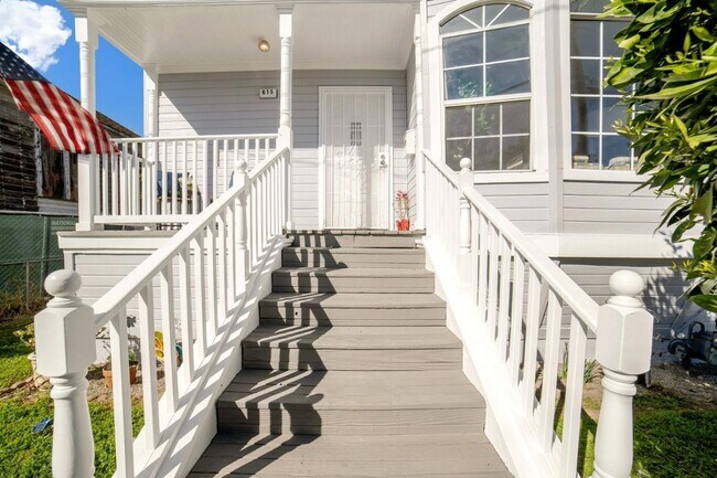 Building Photo - 615 Minor Ave