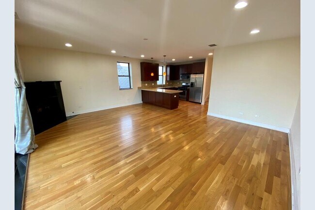 Foto del edificio - 1825 N California Ave