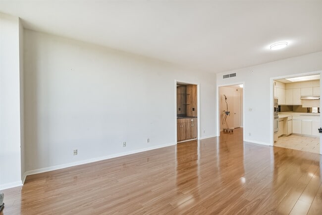 Building Photo - 5100 San Felipe St
