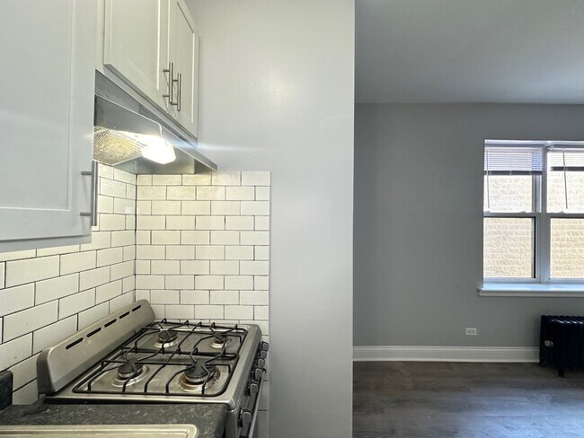Foto del edificio - 4756 N Maplewood Ave