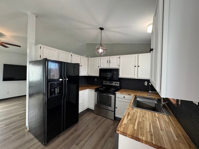 Foto del edificio - 7624 Montarbor Dr