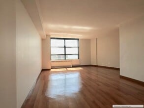 Building Photo - 3333 Broadway