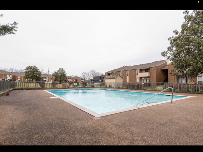 Building Photo - 515 Basswood Ave