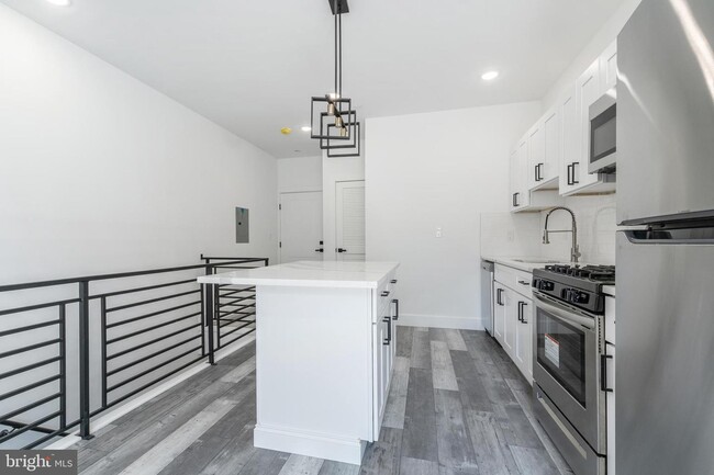 Building Photo - 817 N 42nd St