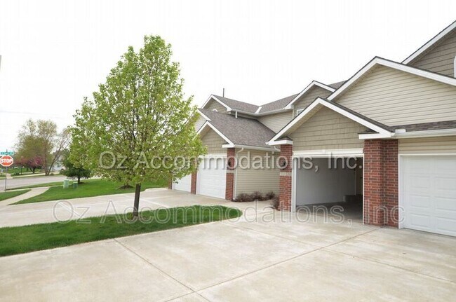 Foto del edificio - 13624 Oak Valley Dr