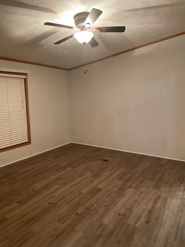 Foto del edificio - 1298 Crume Rd