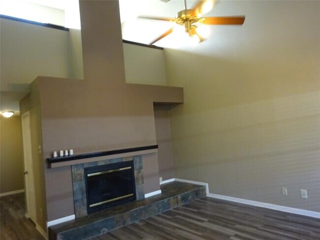 Building Photo - 836 Creekside Dr