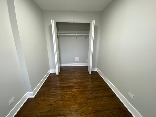 Foto del edificio - 452 W Oakdale Ave