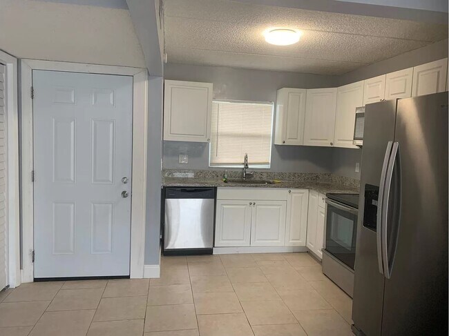 Building Photo - 2830 Somerset Park Dr