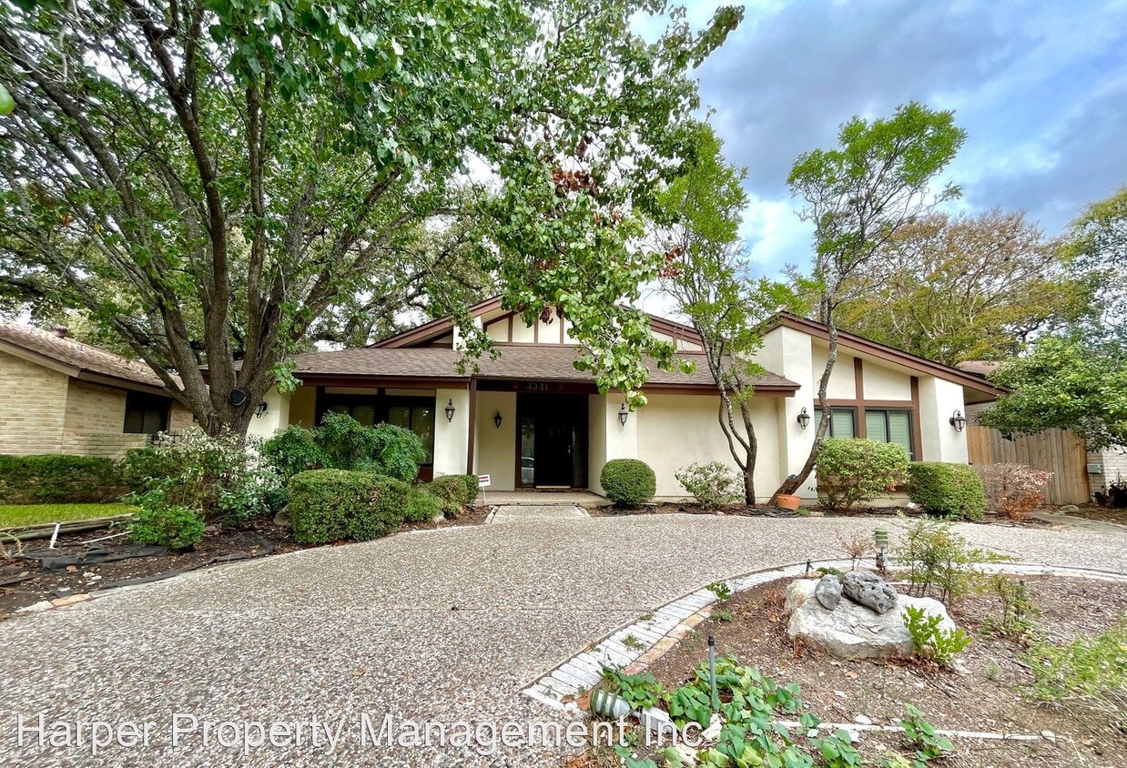 3 br, 3 bath House 4331 Center Oak Woods St House Rental in San Antonio, TX