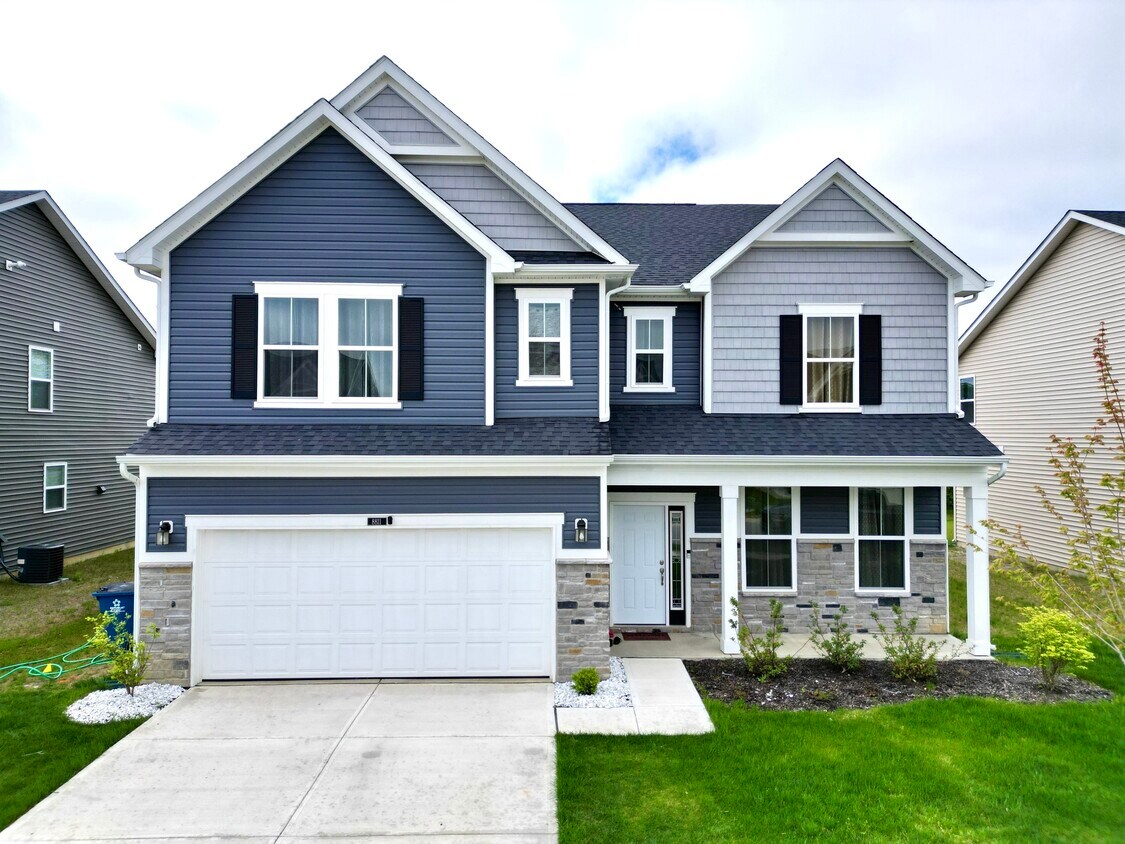 Foto principal - 8811 Dorill Creek Ln