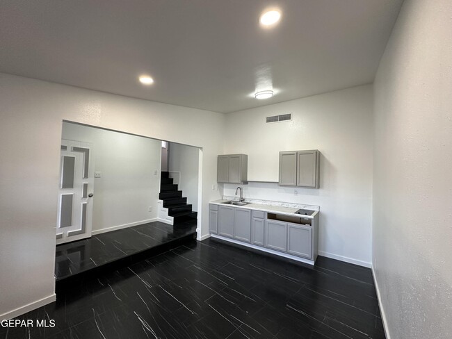 Foto del edificio - 10408 Medwood Dr