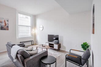 Building Photo - 1 W 4th St