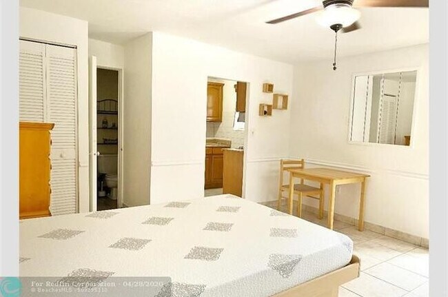 Foto del edificio - Cozy efficiency for rent  with a pool