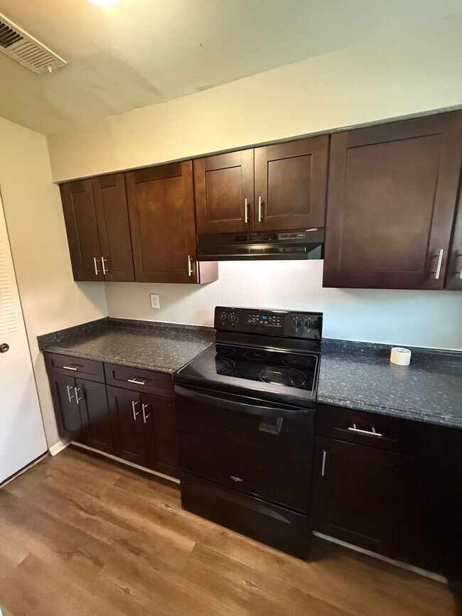 Building Photo - 4807 Lakeside Dr