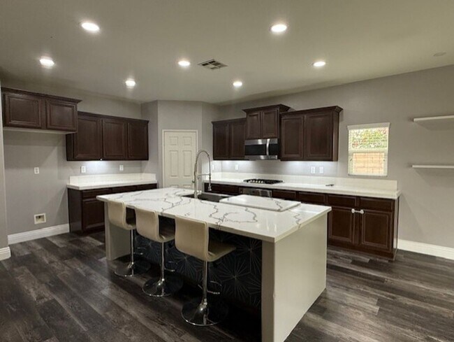 Foto del edificio - Home with Solar in Gated Sonora Wells