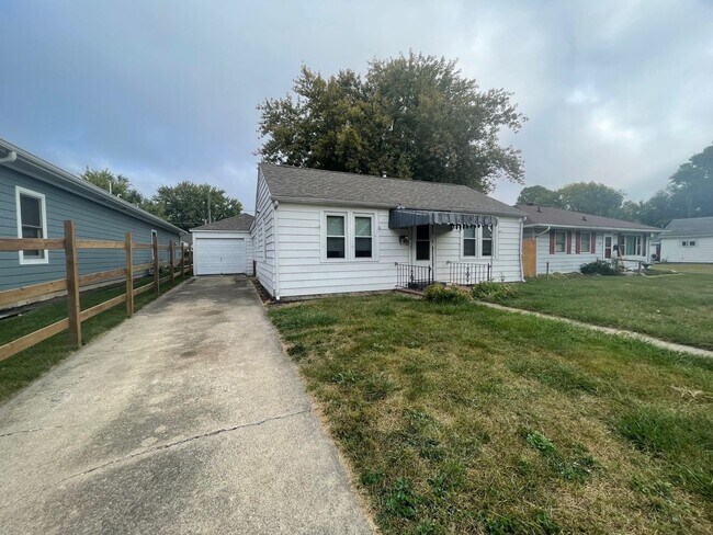 Building Photo - Remodeled 2 Bedroom House!