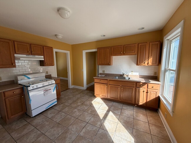 Building Photo - 252 Villa Ave