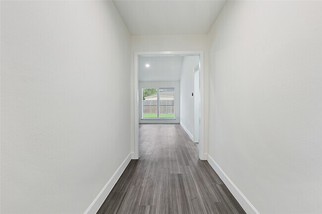 Foto del edificio - 4832 Whispering Falls Dr