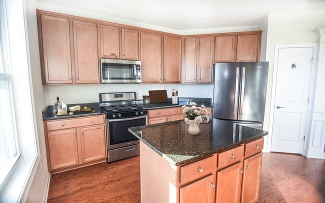 Building Photo - 120 University Ave