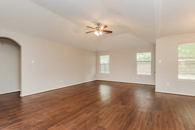 Building Photo - 9808 Woodhollow Dr