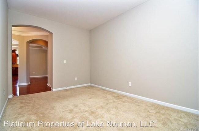 Foto del edificio - 6118 Stone Porch Rd