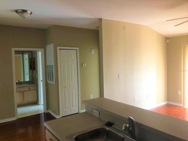 Foto del edificio - 5471 Vineland Rd