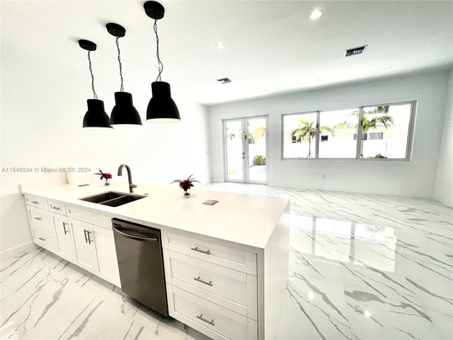 Photo - 1602 Hayes St House