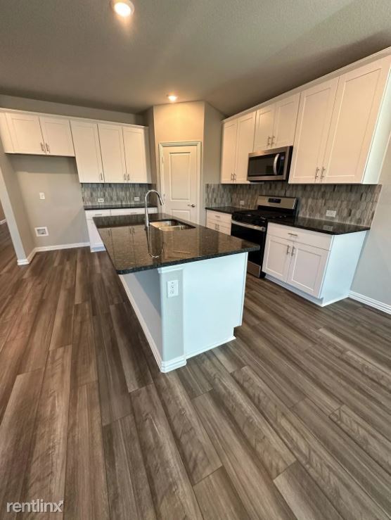 Building Photo - 4 br, 3 bath House - 3401 Triumph Dr