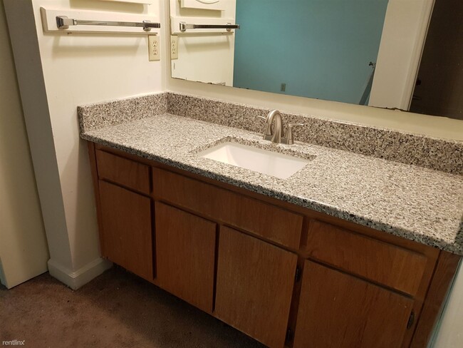 Building Photo - 2 br, 2.5 bath  - Avery Close