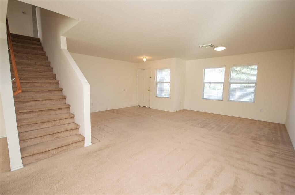 Foto principal - 310 Falling Pine Dr