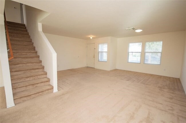 Foto del edificio - 310 Falling Pine Dr