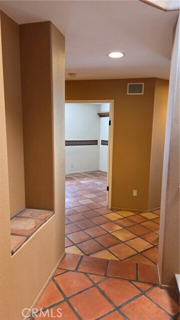 Building Photo - 25568 Blackthorne Dr