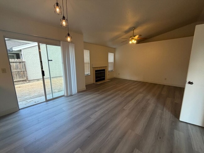 Building Photo - RV Access!