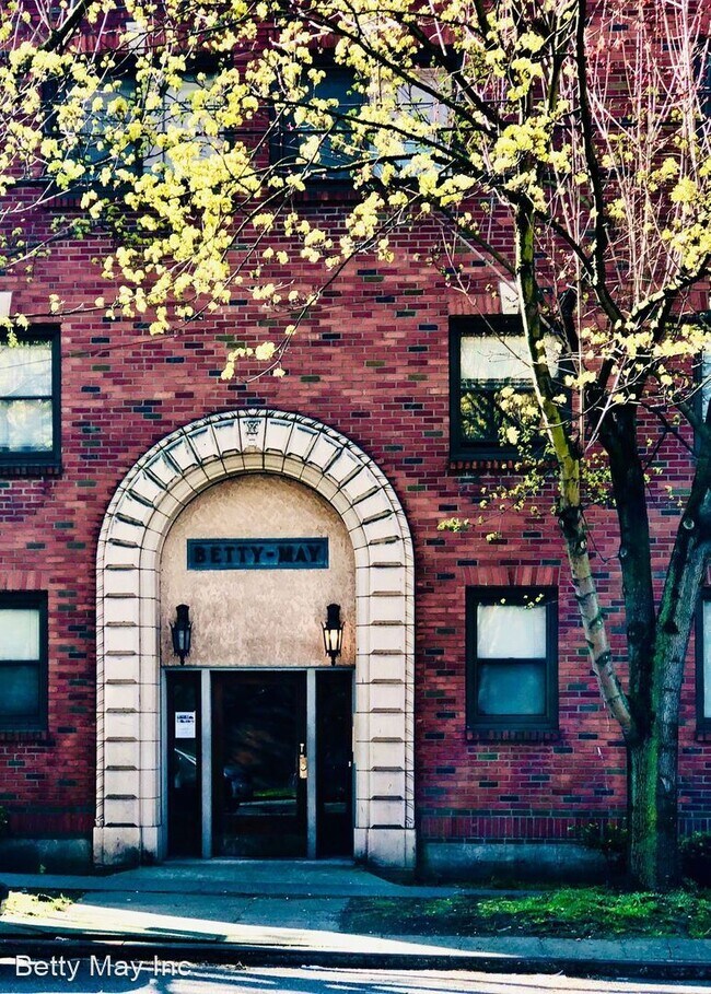 Building Photo - 221 W Mercer St