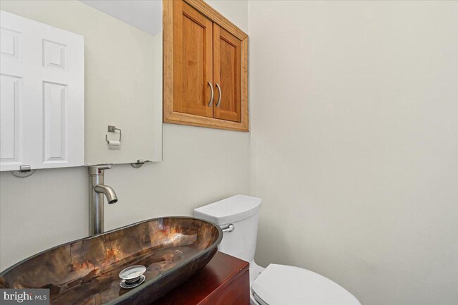 Building Photo - 1305 Templeton Pl