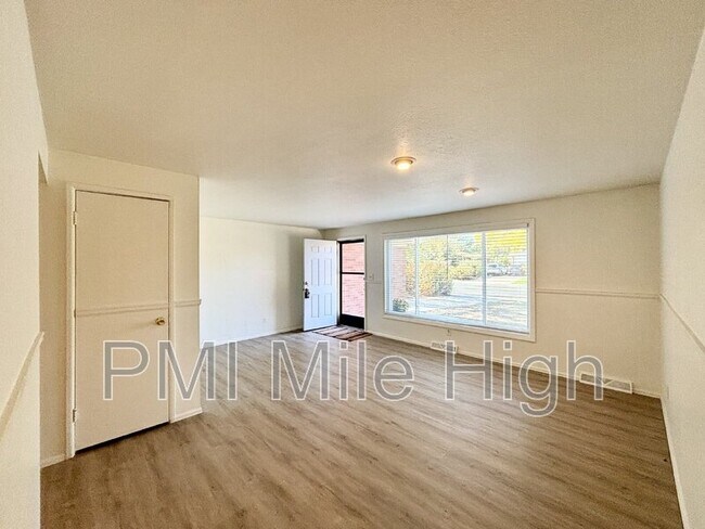 Foto del edificio - 978 E 10th Ave