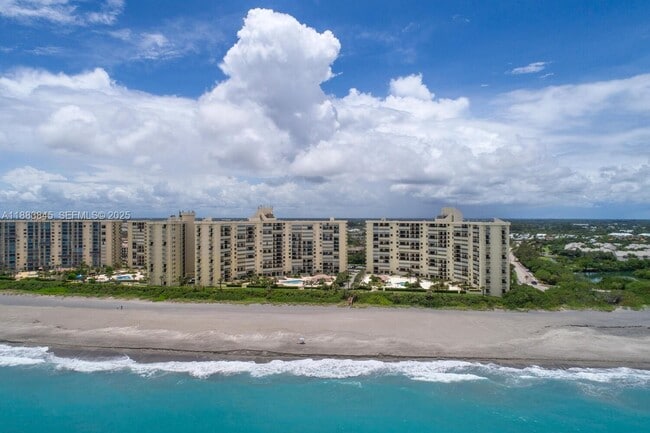 Foto del edificio - 200 Ocean Trail Way