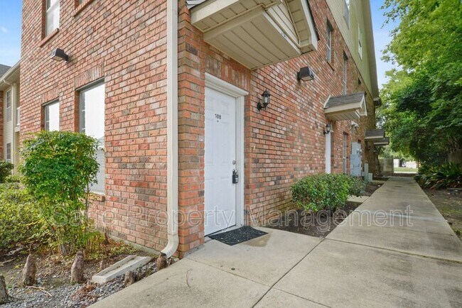 Building Photo - 4441 Burbank Dr
