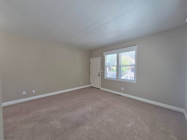 Building Photo - 1054 Mountain Shadows Blvd