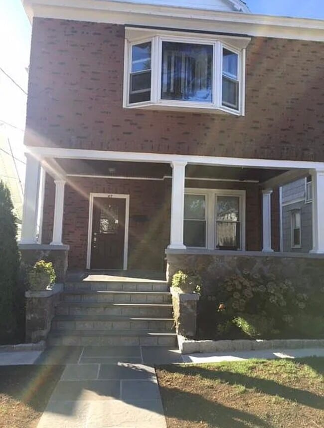 Building Photo - 47 Hillcrest Ave