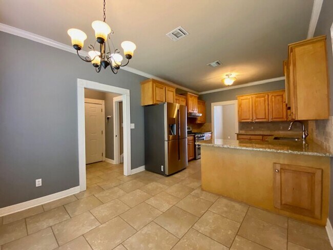 Building Photo - "BENTON BEAUTY" -405 KINGSTON  ROAD BENTON...