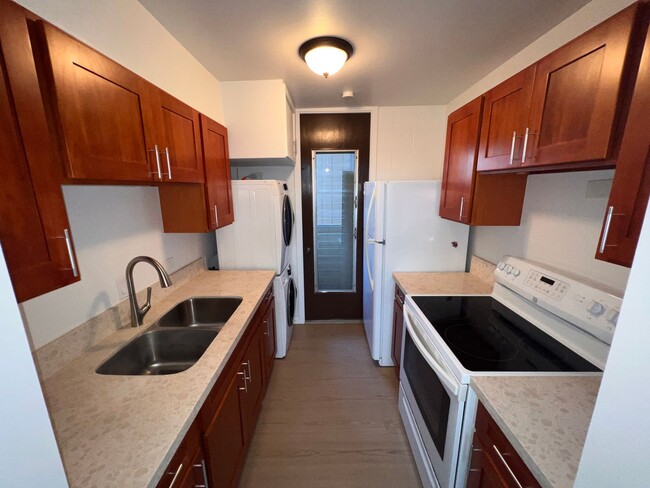 Building Photo - 1040 Kinau/2BR/1BA/1PK