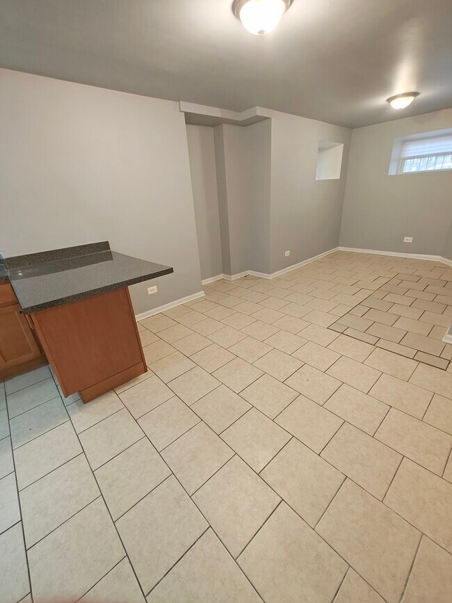 Building Photo - 6030 S Eberhart Ave