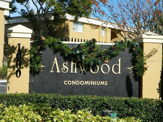 Foto del edificio - 1000 Lake of the Woods Blvd